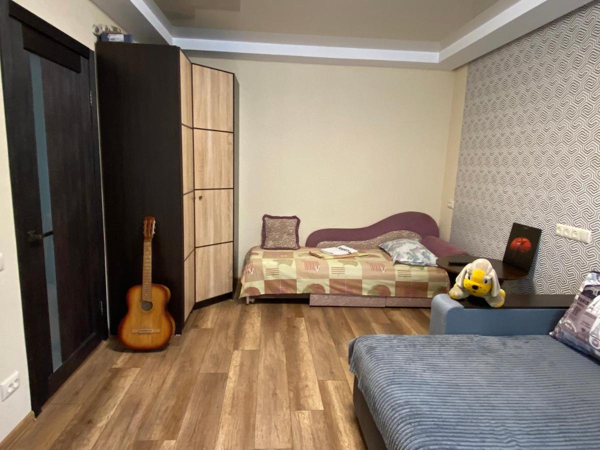 Apartment 30 M2 On Sergei Esenin 11 Kharkiv Exterior photo