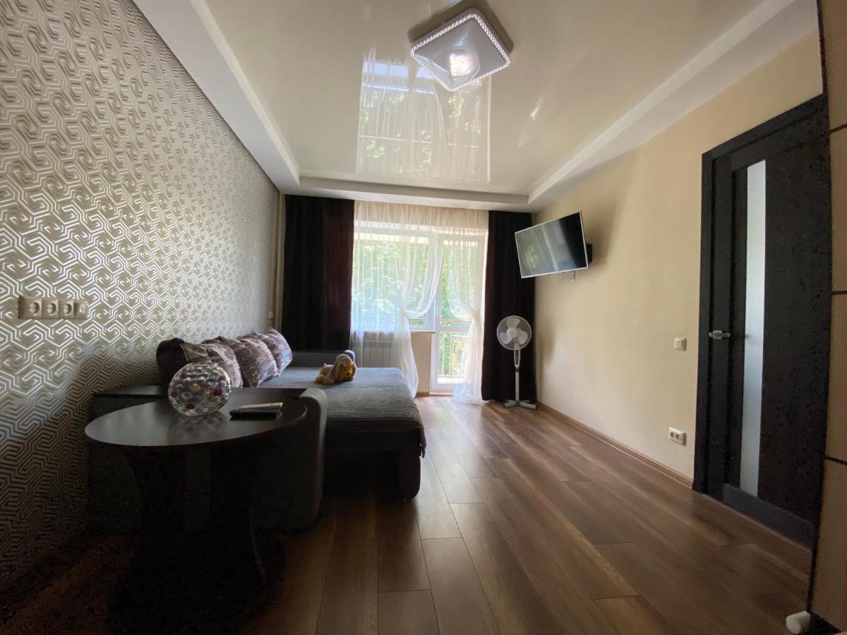 Apartment 30 M2 On Sergei Esenin 11 Kharkiv Exterior photo