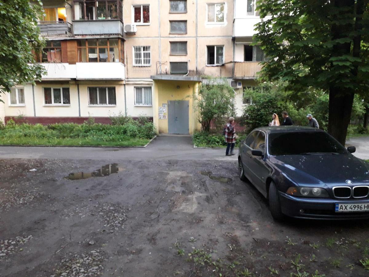 Apartment 30 M2 On Sergei Esenin 11 Kharkiv Exterior photo