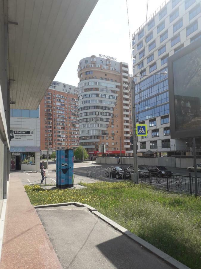 Apartment 30 M2 On Sergei Esenin 11 Kharkiv Exterior photo