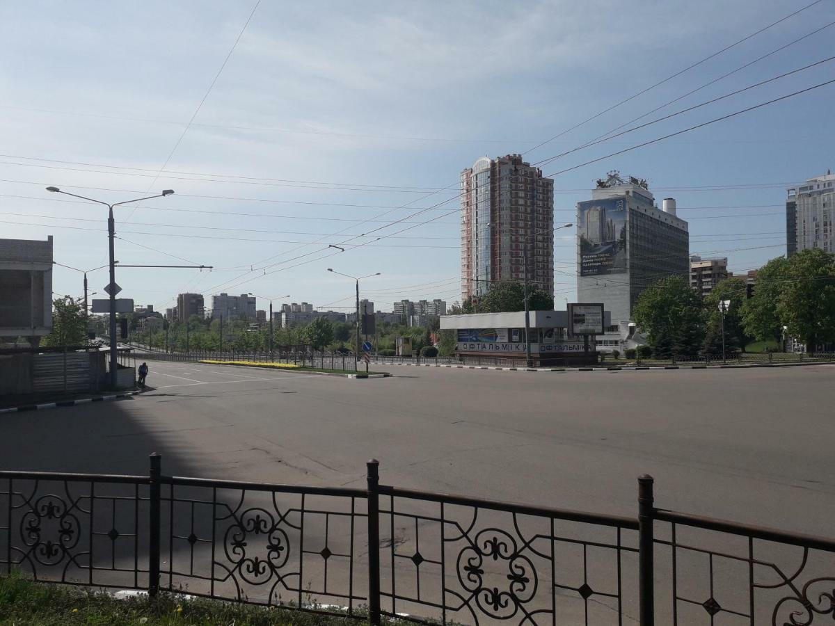 Apartment 30 M2 On Sergei Esenin 11 Kharkiv Exterior photo
